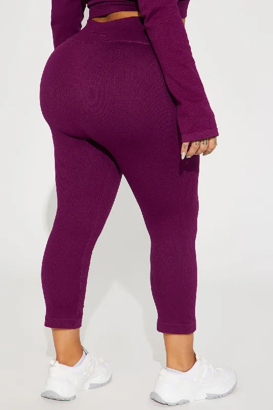 Effortless Juno Capri Ribbed Seamless Legging - Plum