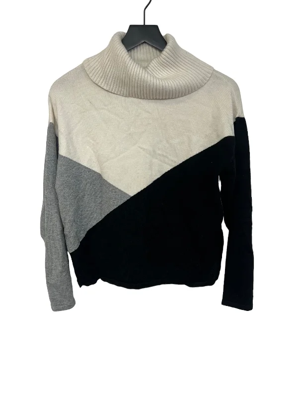 White Black Sweater Clothes Mentor, Size M